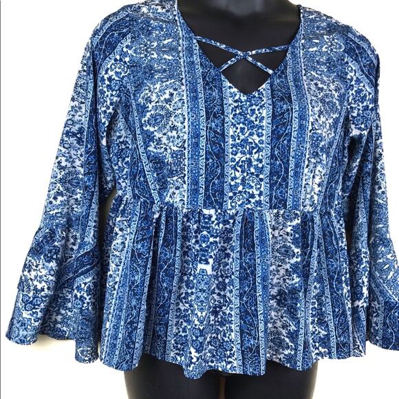 TRUE CRAFT Blouse Bell Sleeves Sz OX - Picture 3 of 5